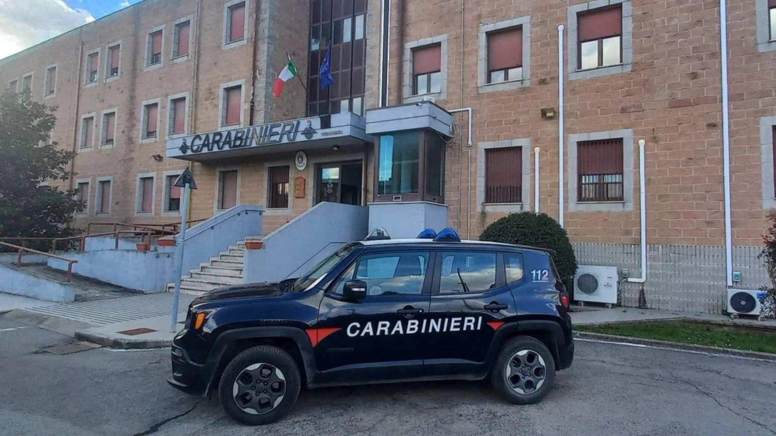 Droga Blitz in una casa di spaccio Carabinieri denunciano pusher Droga Blitz in una casa di spaccio Carabinieri denunciano pusher