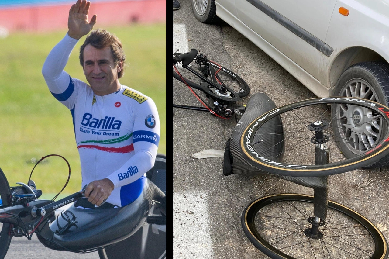 Alex Zanardi e la sua handbike dopo l'incidente (Ansa)