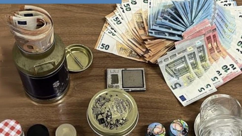 Droga, lo spaccio si sposta. Arrestato a Collestrada Droga, lo spaccio si sposta. Arrestato a Collestrada