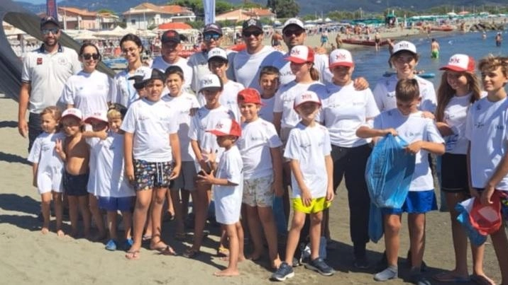 ’Un solo mare per tutti’, progetto per bambini col campione di wind surf