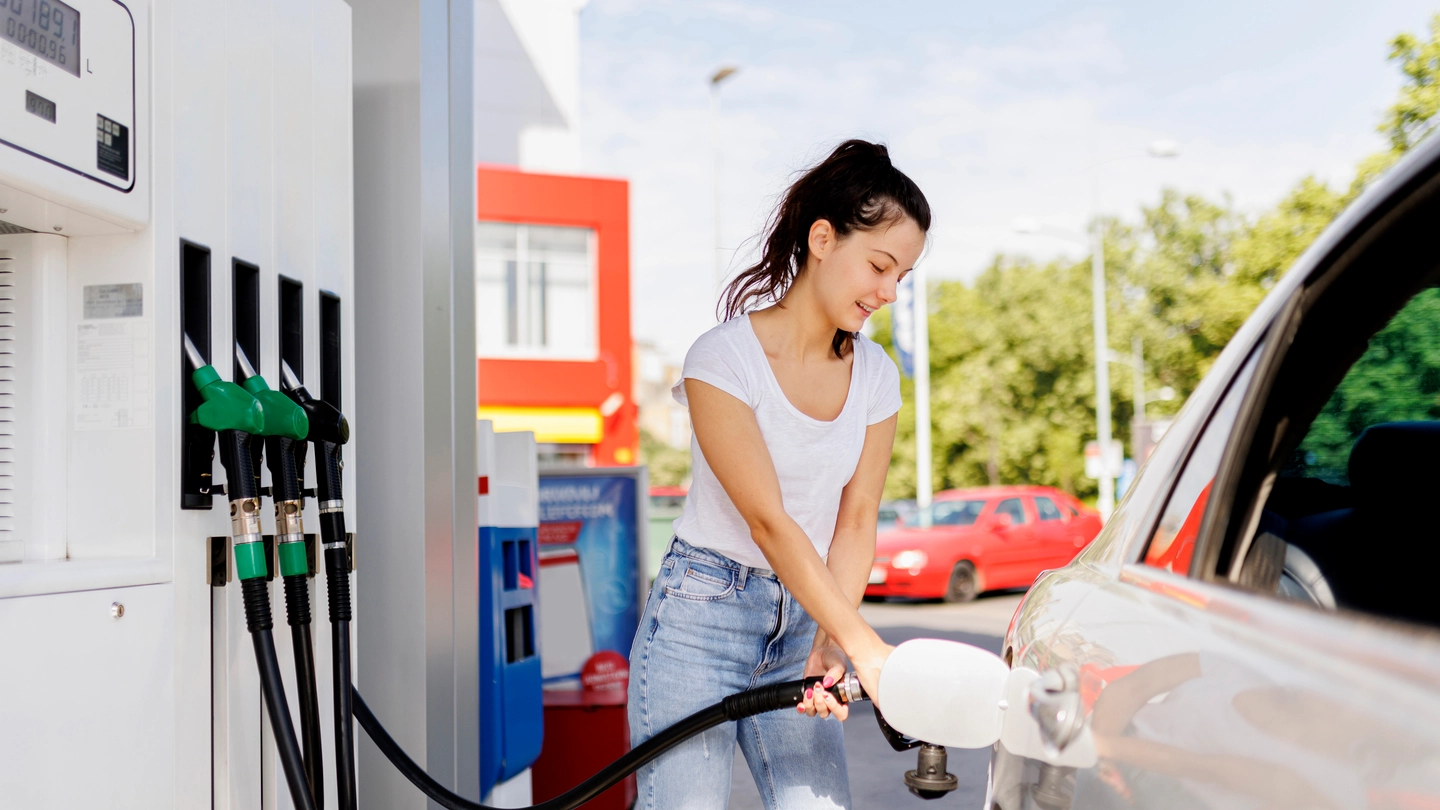 Carburante sempre più caro Carburante sempre più caro