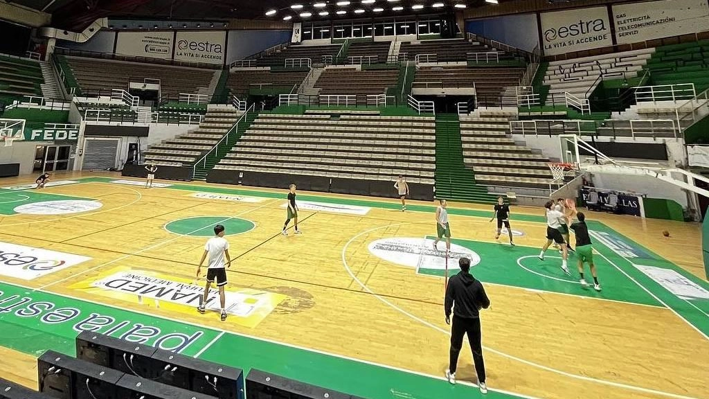 Tifosi di nuovo al Palasport. Martedì la decisione finale Tifosi di nuovo al Palasport. Martedì la decisione finale