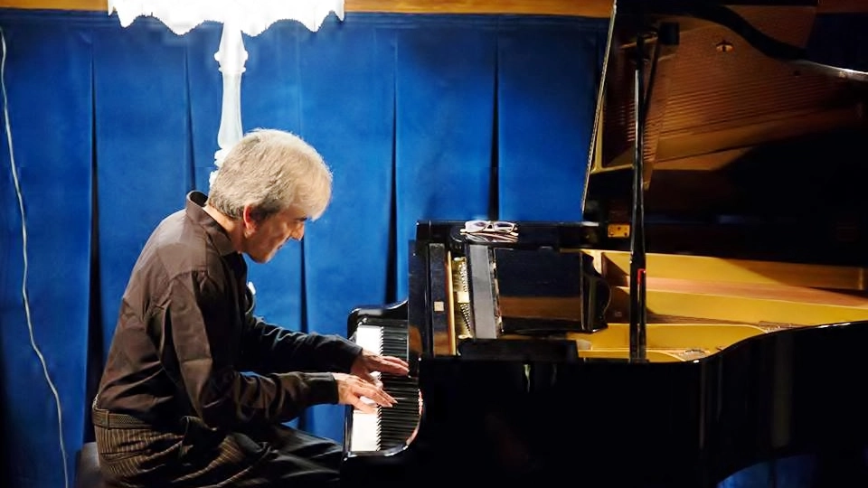 Il pianista Claudio Cozzani