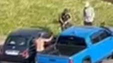 Il pestaggio al parcheggio filmato in diretta Il pestaggio al parcheggio filmato in diretta