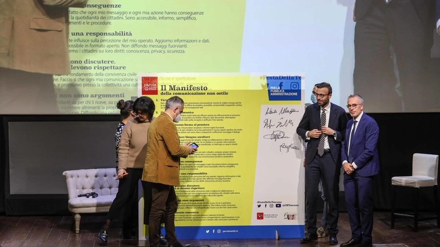 La firma del manifesto nel giorno della Festa della Toscana (New Press Photo)