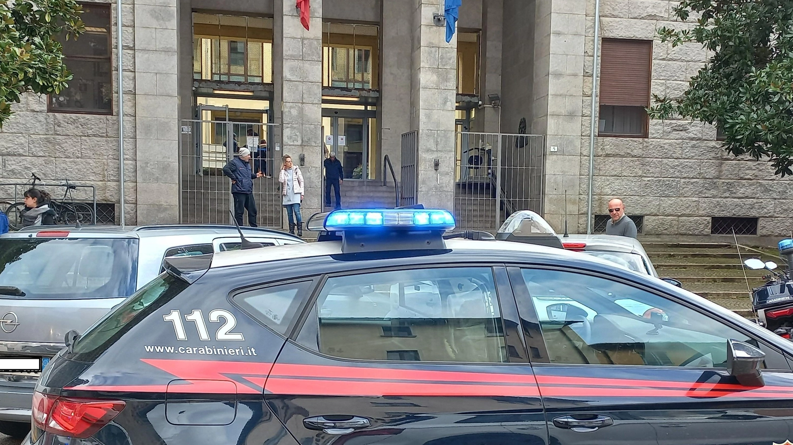 Dà in escandescenze e spacca porta in Tribunale in attesa dell’udienza Dà in escandescenze e spacca porta in Tribunale in attesa dell’udienza
