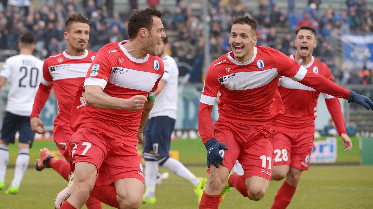 Brescia-Pisa 1-1, l'esultanza di Mannini dopo l'1-0 (LaPresse)