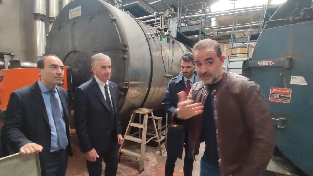 "Subito più fondi per ripartire" . I sindaci scrivono al governo. Gli artigiani: "Non lasciateci soli" "Subito più fondi per ripartire" . I sindaci scrivono al governo. Gli artigiani: "Non lasciateci soli"