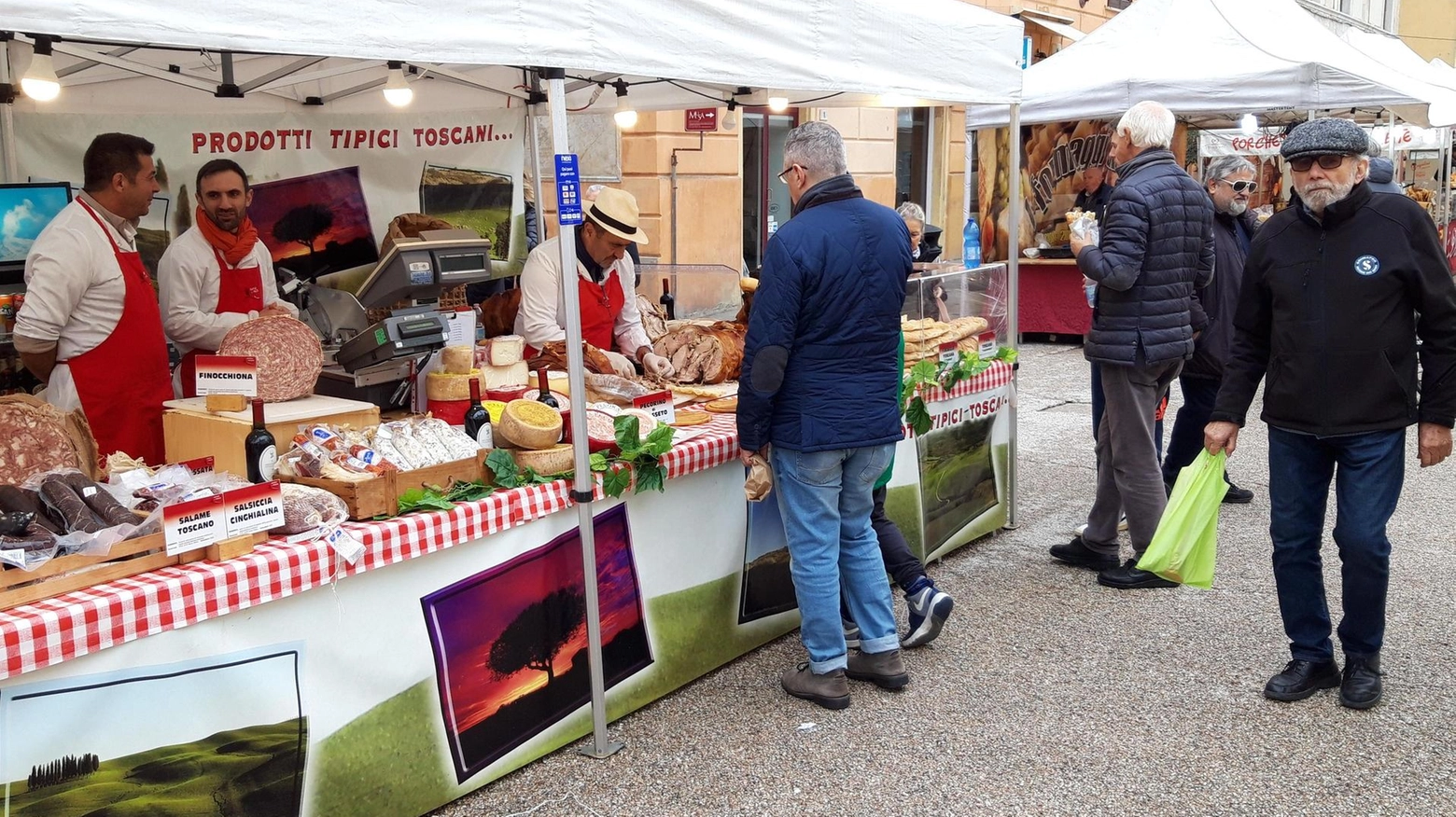 La città festeggia il suo patrono. Torna l’attesa fiera di San Martino . Decine di banchi nel weekend La città festeggia il suo patrono. Torna l’attesa fiera di San Martino . Decine di banchi nel weekend