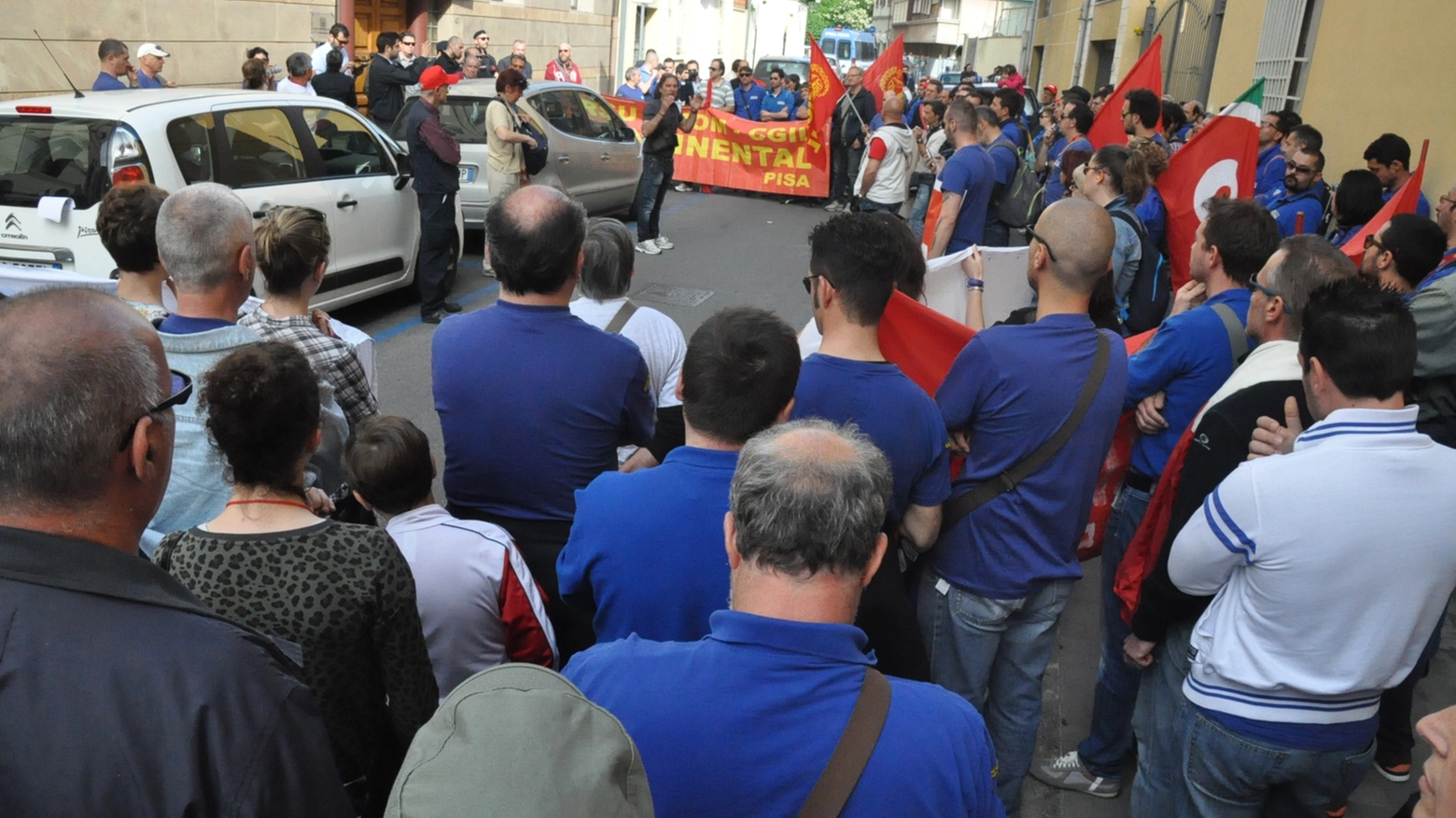 La protesta dei lavoratori Smith davanti allUnione industriale pisana (foto Germogli)