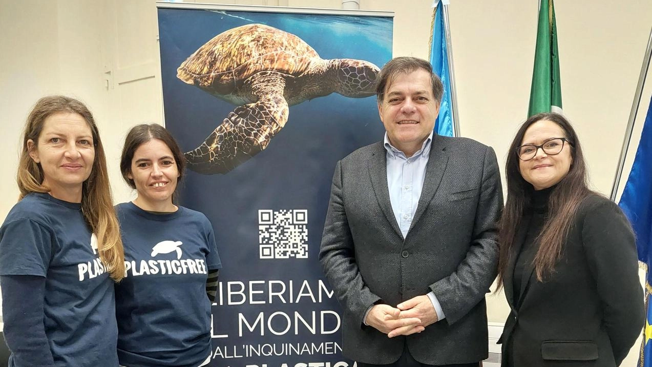 Siglato accordo Comune-Plastic Free: uniti contro l’inquinamento Siglato accordo Comune-Plastic Free: uniti contro l’inquinamento