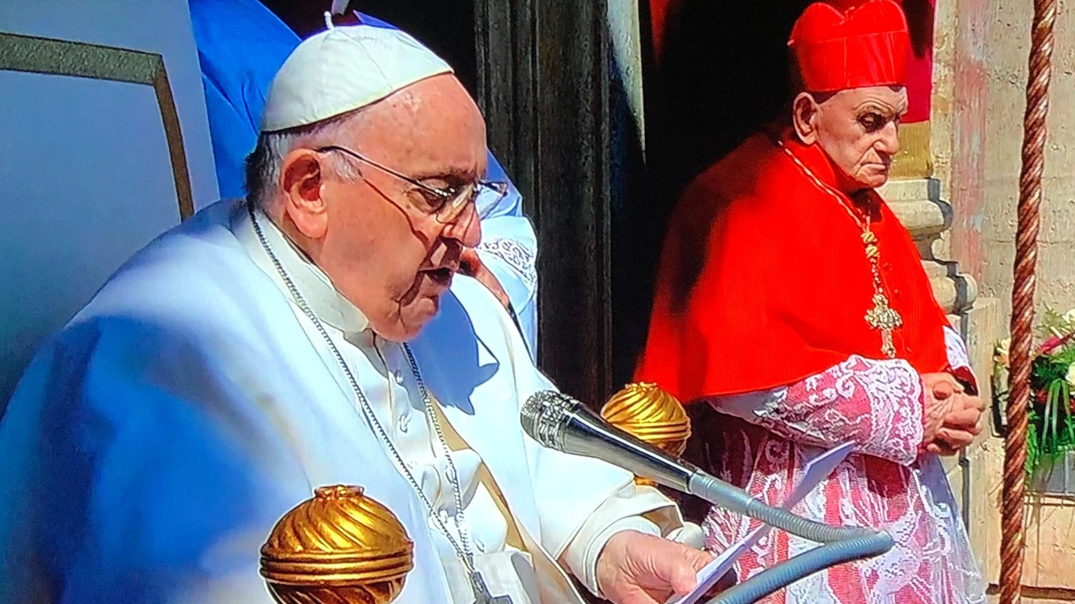 Simoni accanto al Papa  "Una grande grazia"  La commozione  dell’anziano cardinale