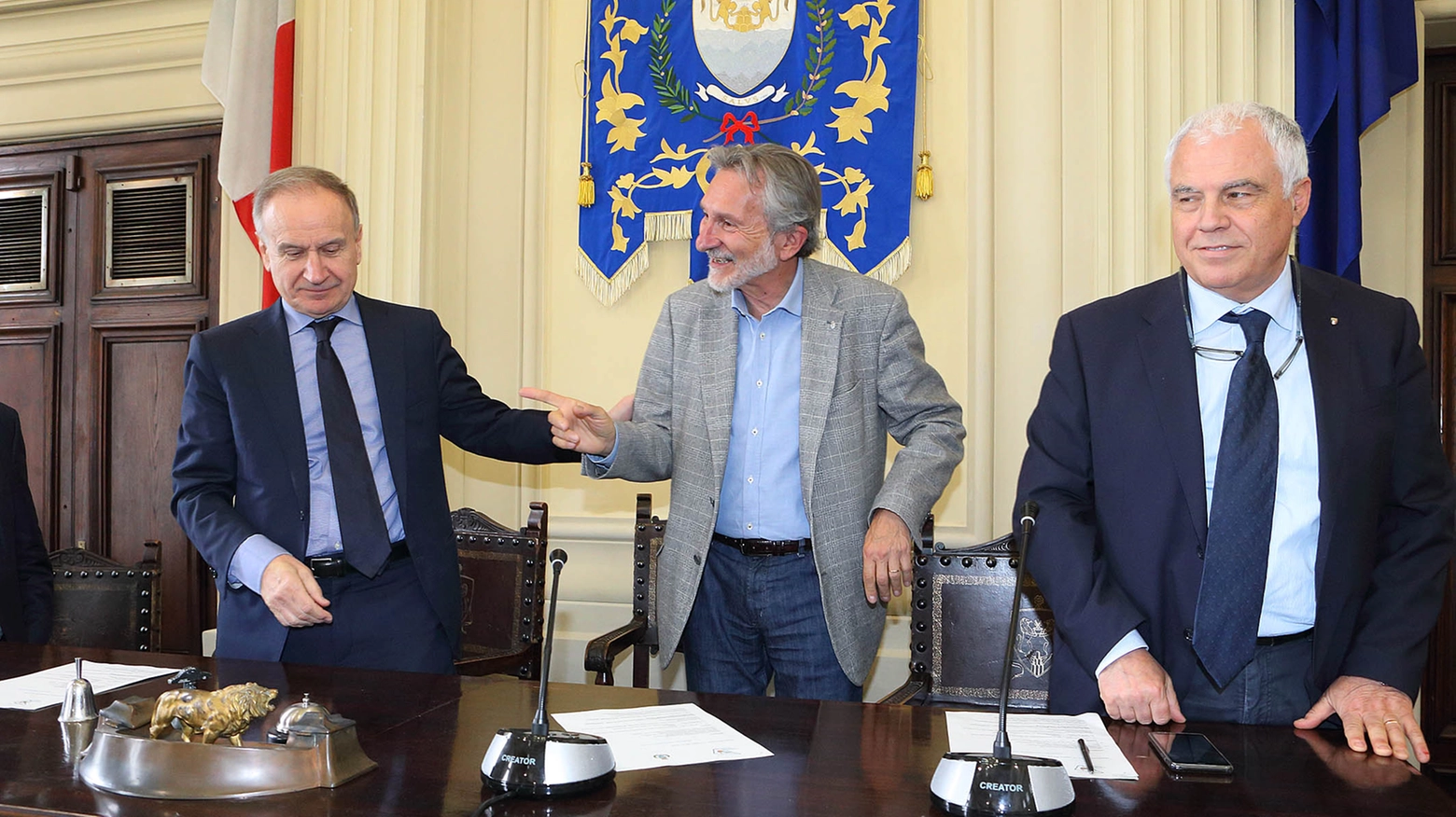 Il presidente della Fip Petrucci, a sinistra, con il sindaco Bellandi
