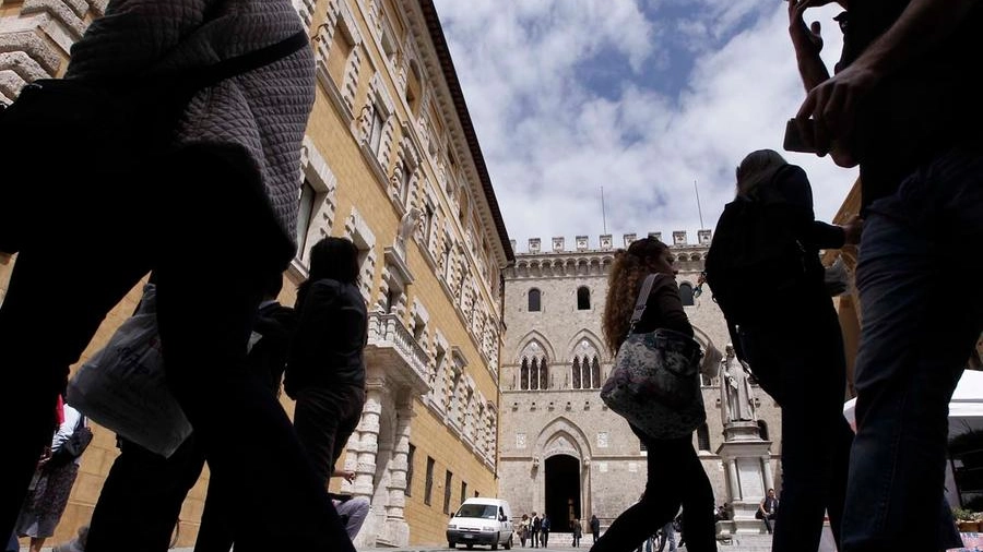 La sede del Monte dei Paschi (Foto Lazzeroni)