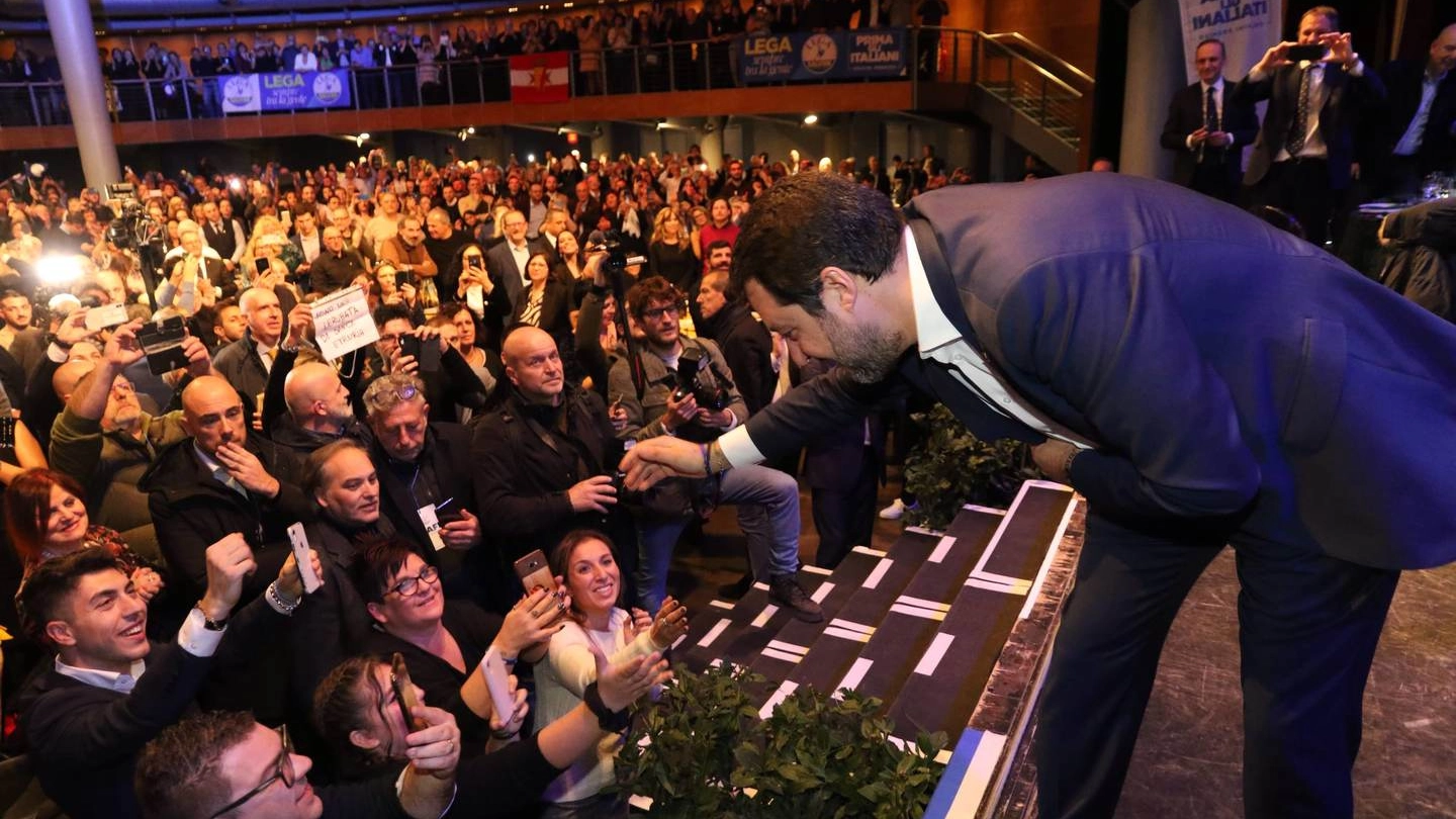 Salvini con i sostenitori a Firenze (New Press Photo)