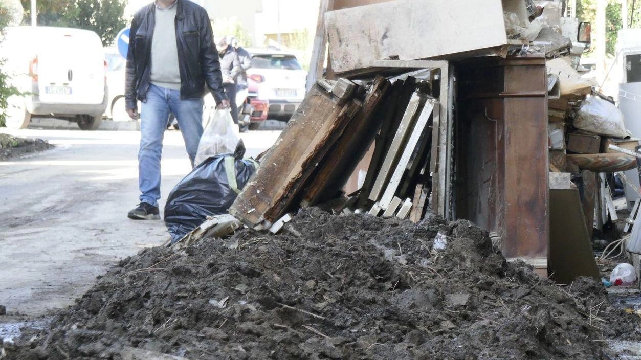 Emergenza fango parte il recupero: "Lavoro enorme" Emergenza fango parte il recupero: "Lavoro enorme"