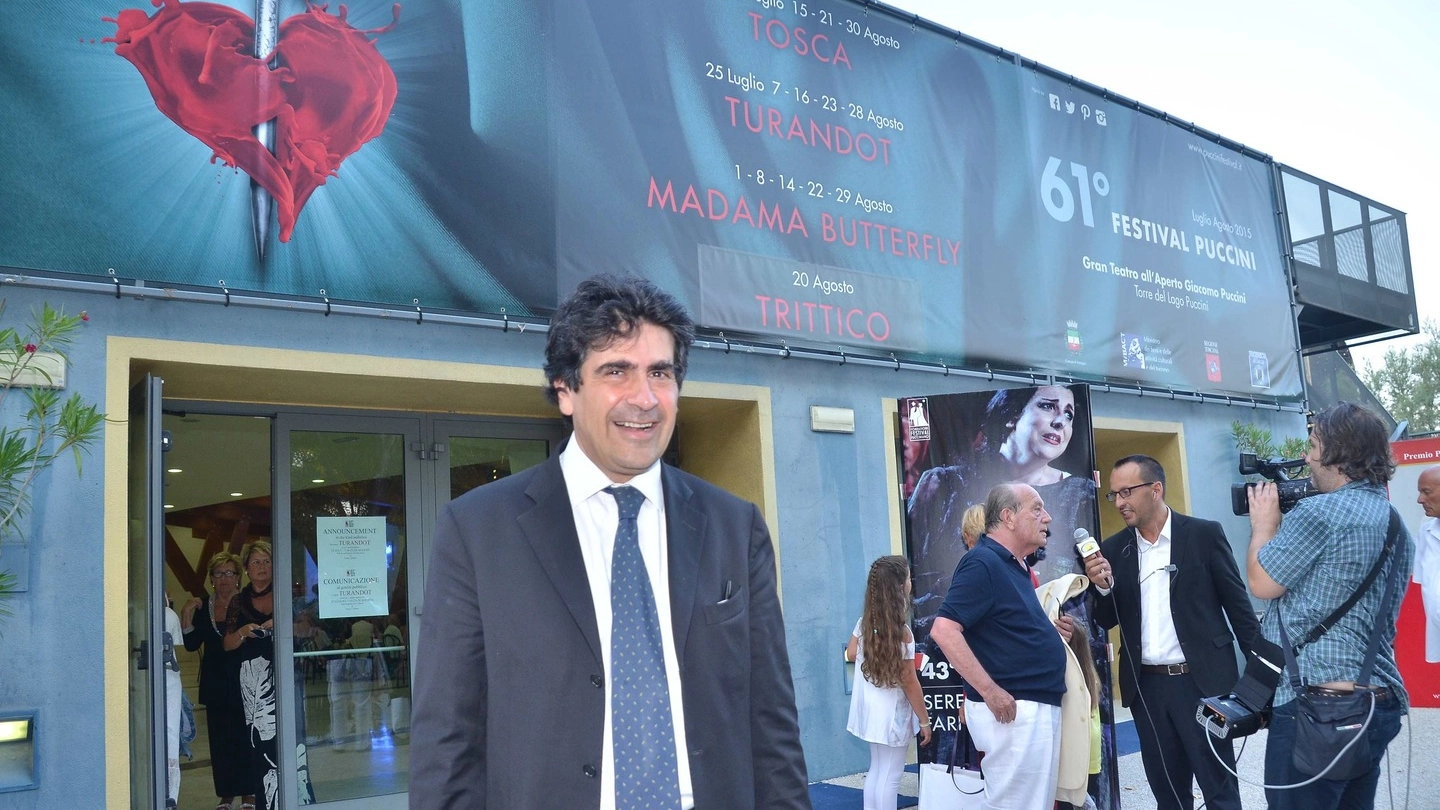 Il maestro Veronesi prima di "Tosca" (foto Umicini)