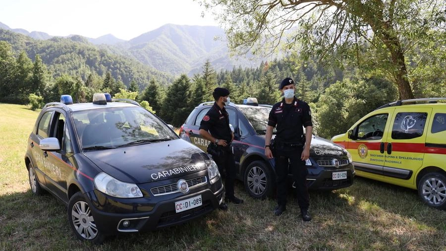 Carabinieri nella zona delle ricerche (Fotocronache Germogli)