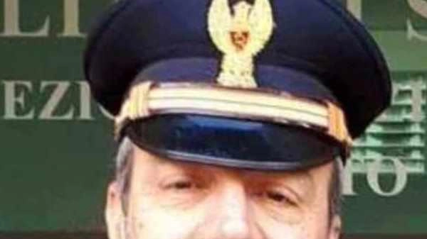 Stefano Spagnoli va in pensione Il commosso saluto alla città del sostituto commissario Stefano Spagnoli va in pensione Il commosso saluto alla città del sostituto commissario