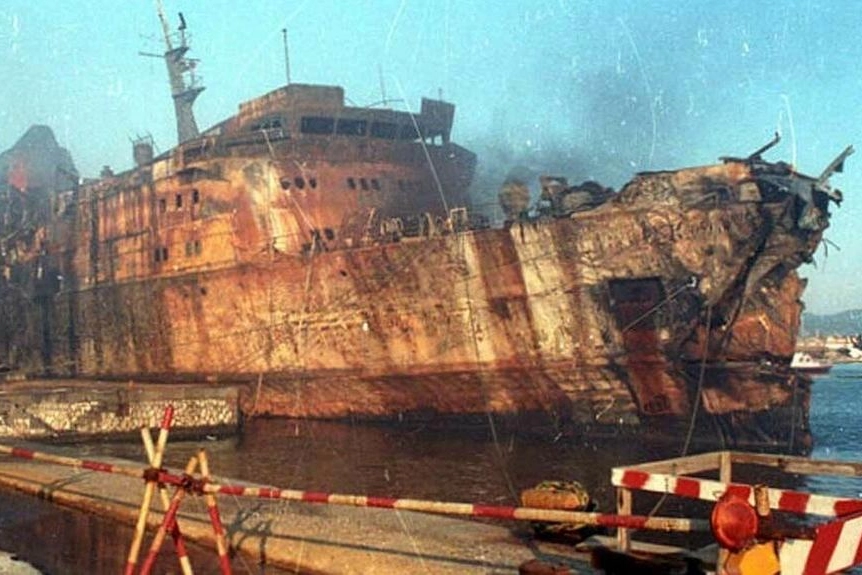 Il relitto della Moby Prince dopo la collisione del 10 aprile 1991