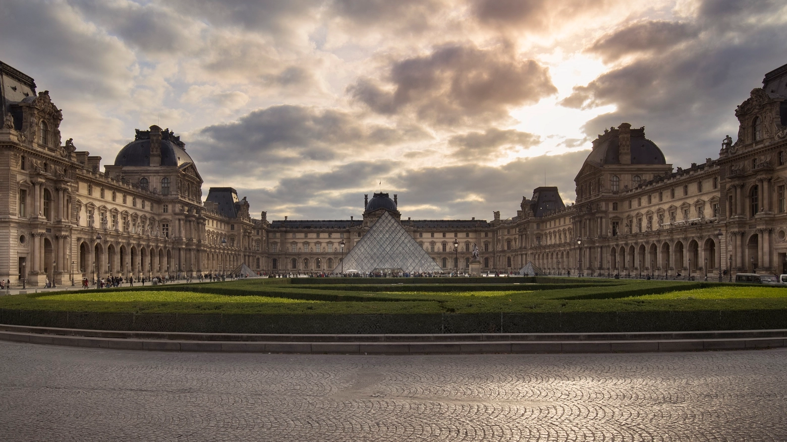 Una veduta del Louvre (foto Betty Colombo)