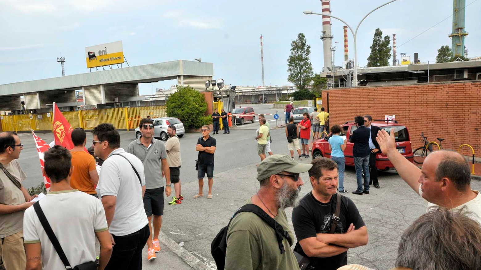 Raffineria Eni di Livorno, la protesta degli operai (Foto Novi)