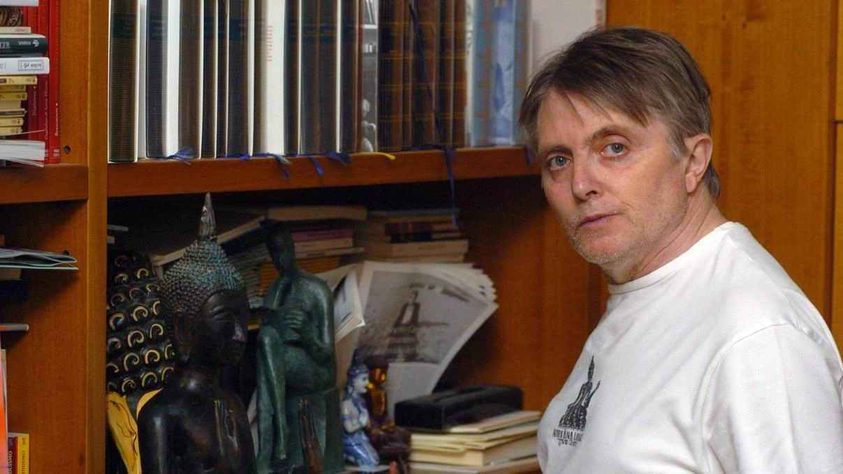 La poesia e la filosofia di Carifi  Un flash mob per onorare il maestro