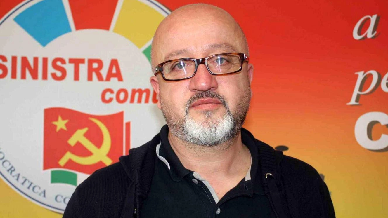 Lucchesi: "Barsotti ha sfiduciato di fatto Rosi e ha passato la delega a Navari". Mozione di Coluccini: "Pur di stare al potere la maggioranza ingoia tutto".