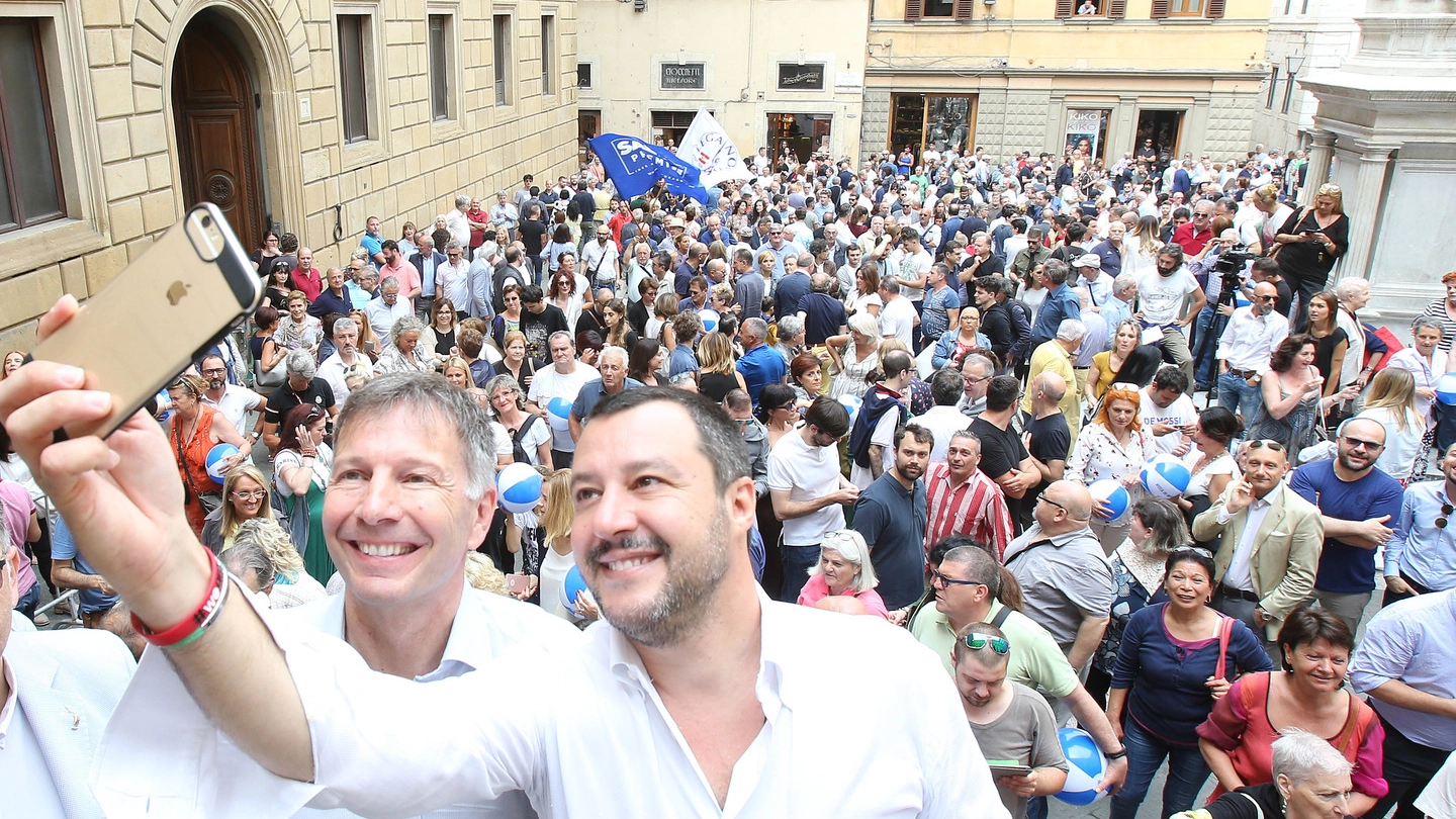 Salvini a Siena, un selfie con De Mossi