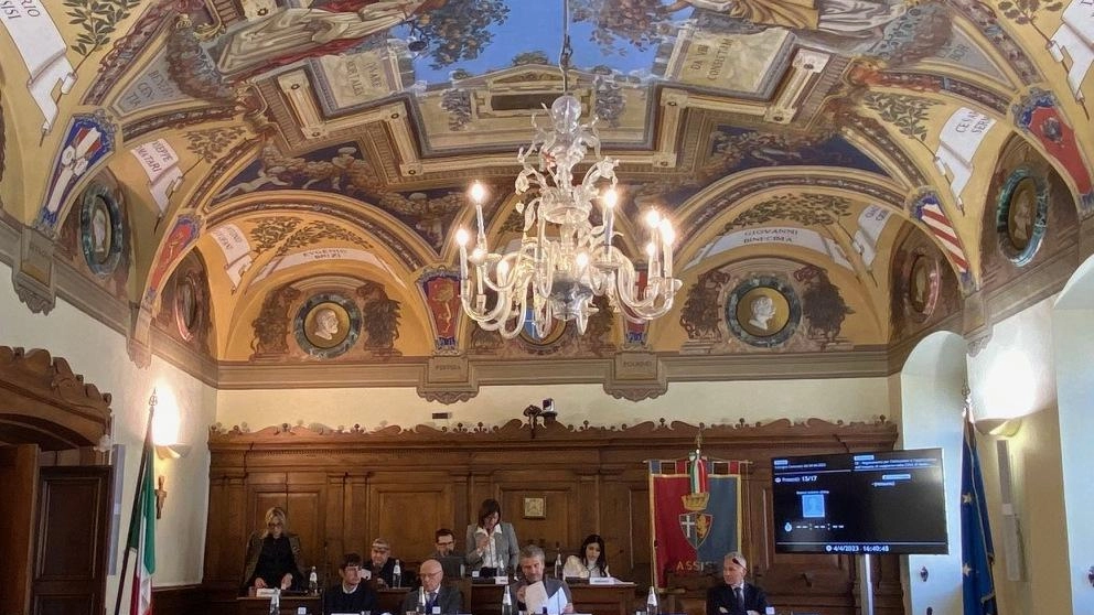 Il Comune ha aperto la borsa. Dal bilancio spuntano più soldi per restauri e aiuti a famiglie Il Comune ha aperto la borsa. Dal bilancio spuntano più soldi per restauri e aiuti a famiglie