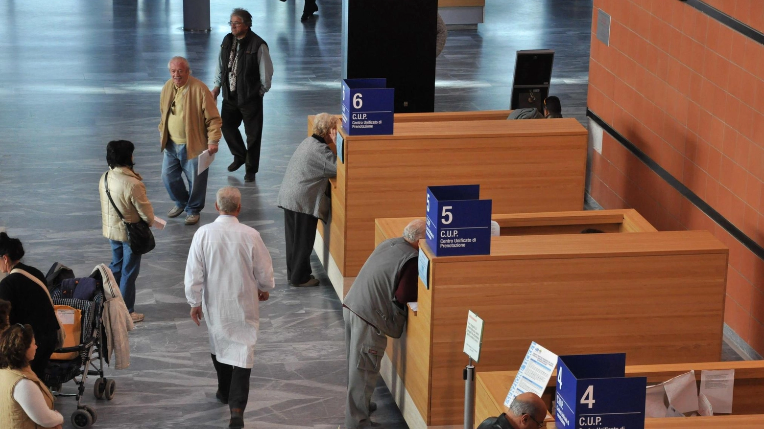 Il caso colonscopia: "Le attese sono brevi"