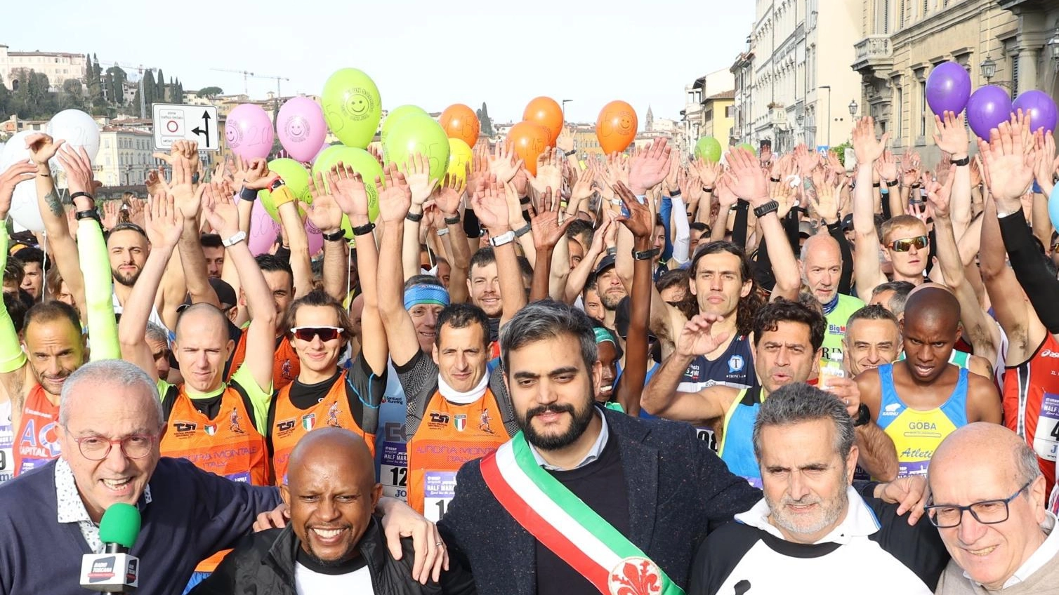Firenze corre per Nelson Mandela  In 3.800 all’Half Marathon  Fiume di colori contro il razzismo