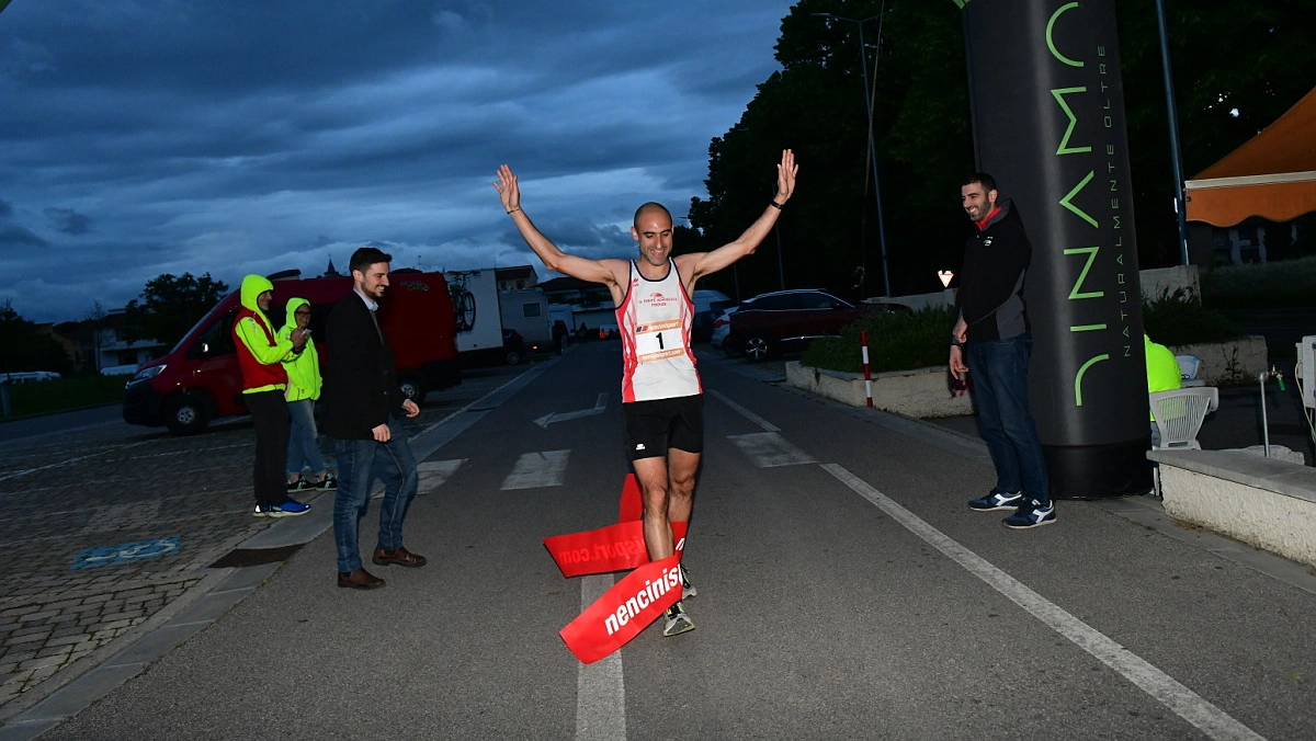 Filippo Bianchi al traguardo (foto Regalami un sorriso)