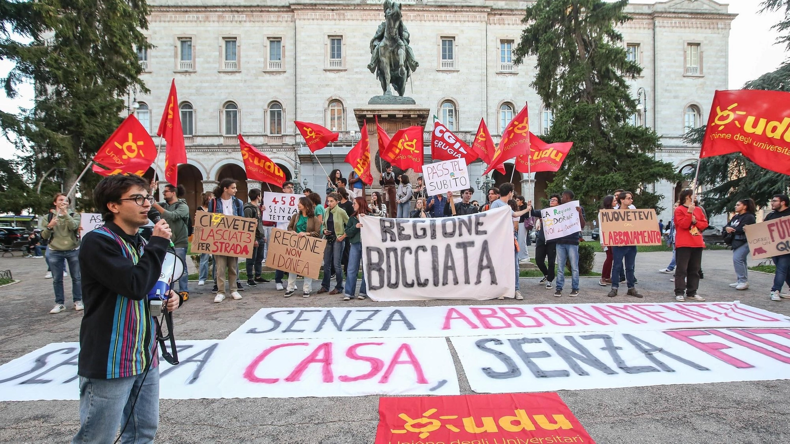 Universitari, il braccio di ferro: "458 matricole senza un tetto" Universitari, il braccio di ferro: "458 matricole senza un tetto"