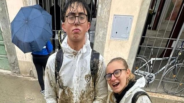 Gli angeli del Checchi in aiuto a Campi Bisenzio Gli angeli del Checchi in aiuto a Campi Bisenzio