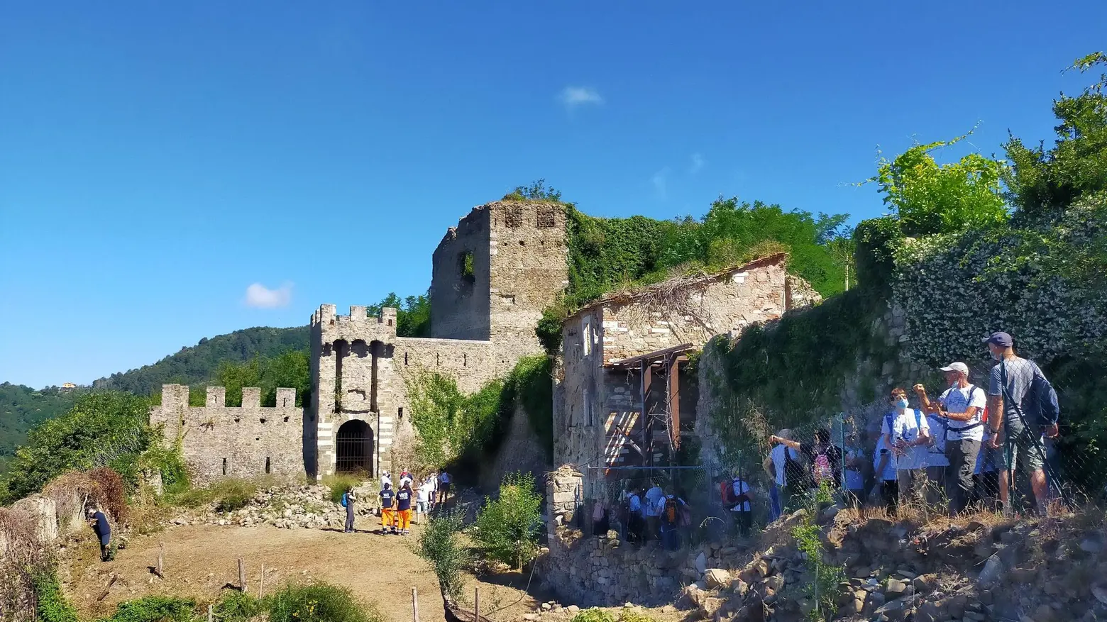 Sulle tracce della leggenda Lungo il Cammino di Aronte Carrara racconta i suoi borghi Sulle tracce della leggenda Lungo il Cammino di Aronte Carrara racconta i suoi borghi