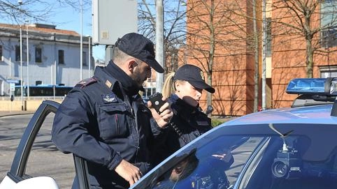 Ubriaco causa un incidente. Poi cerca di scappare, denunciato Ubriaco causa un incidente. Poi cerca di scappare, denunciato