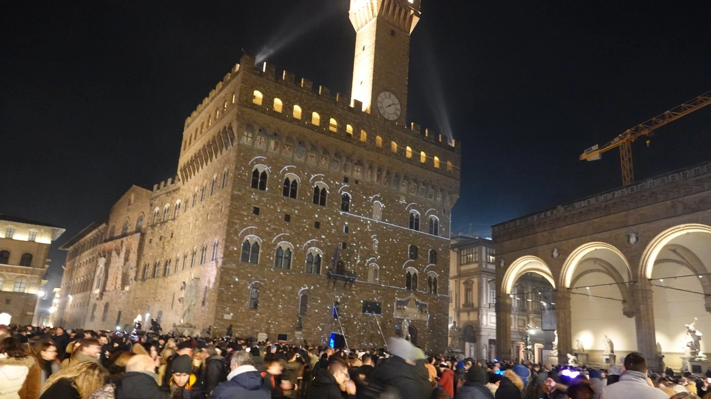 Capodanno 2020 in piazza della Signoria a Firenze (foto NewPressPhoto)