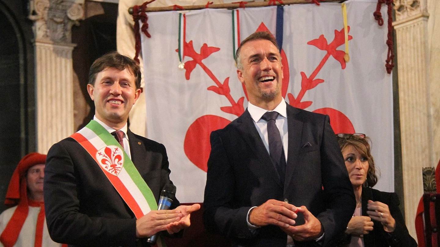 Il sindaco Nardella e Batistuta, nuovo "fiorentino" (Visintini/New Press Photo)