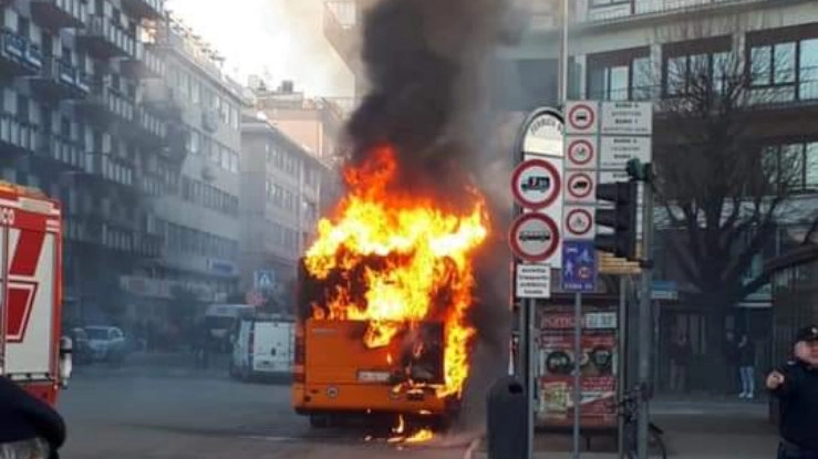 Bus in fiamme