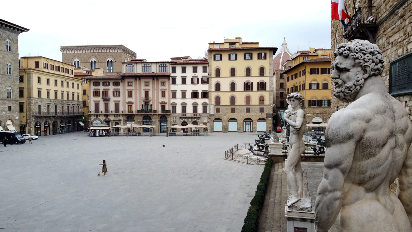 Firenze nel primo giorno di zona rossa (foto Marco Mori /New Press Photo)
