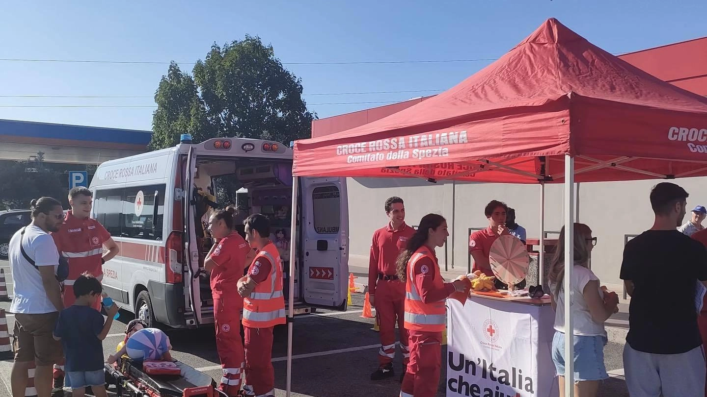 Educazione stradale in A12 La Cri nell’area di servizio Educazione stradale in A12 La Cri nell’area di servizio