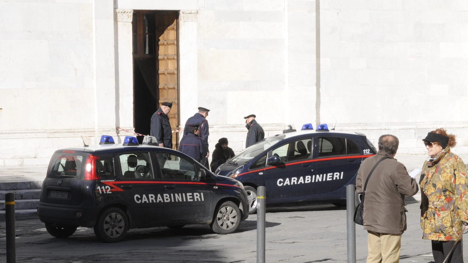 Controlli dei carabinieri (foto Alcide)
