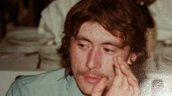 La foto di un giovane Fabrizio Mati, dj nella Prato degli anni ’70