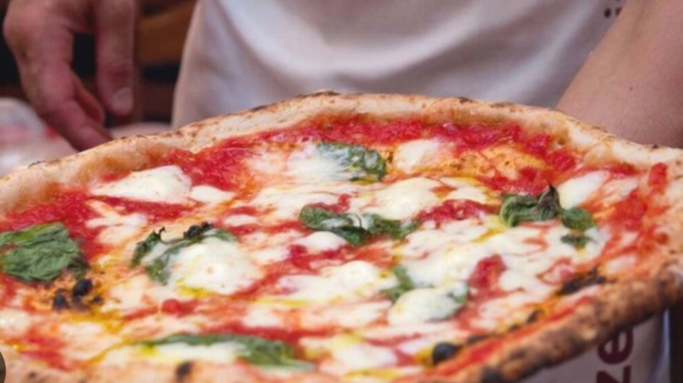Pizza (foto Ansa) Pizza (foto Ansa)