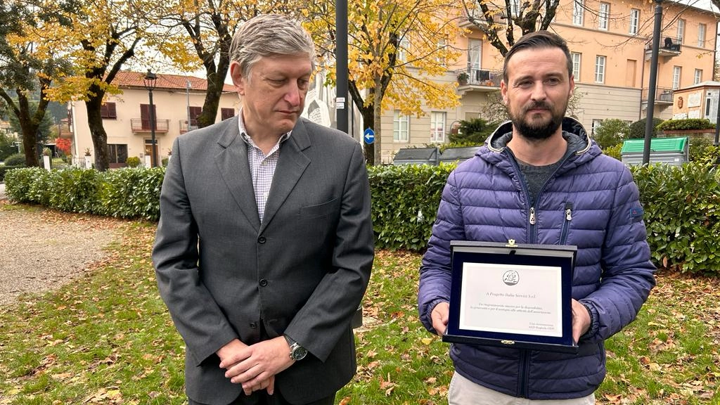 Un momento della donazione Un momento della donazione