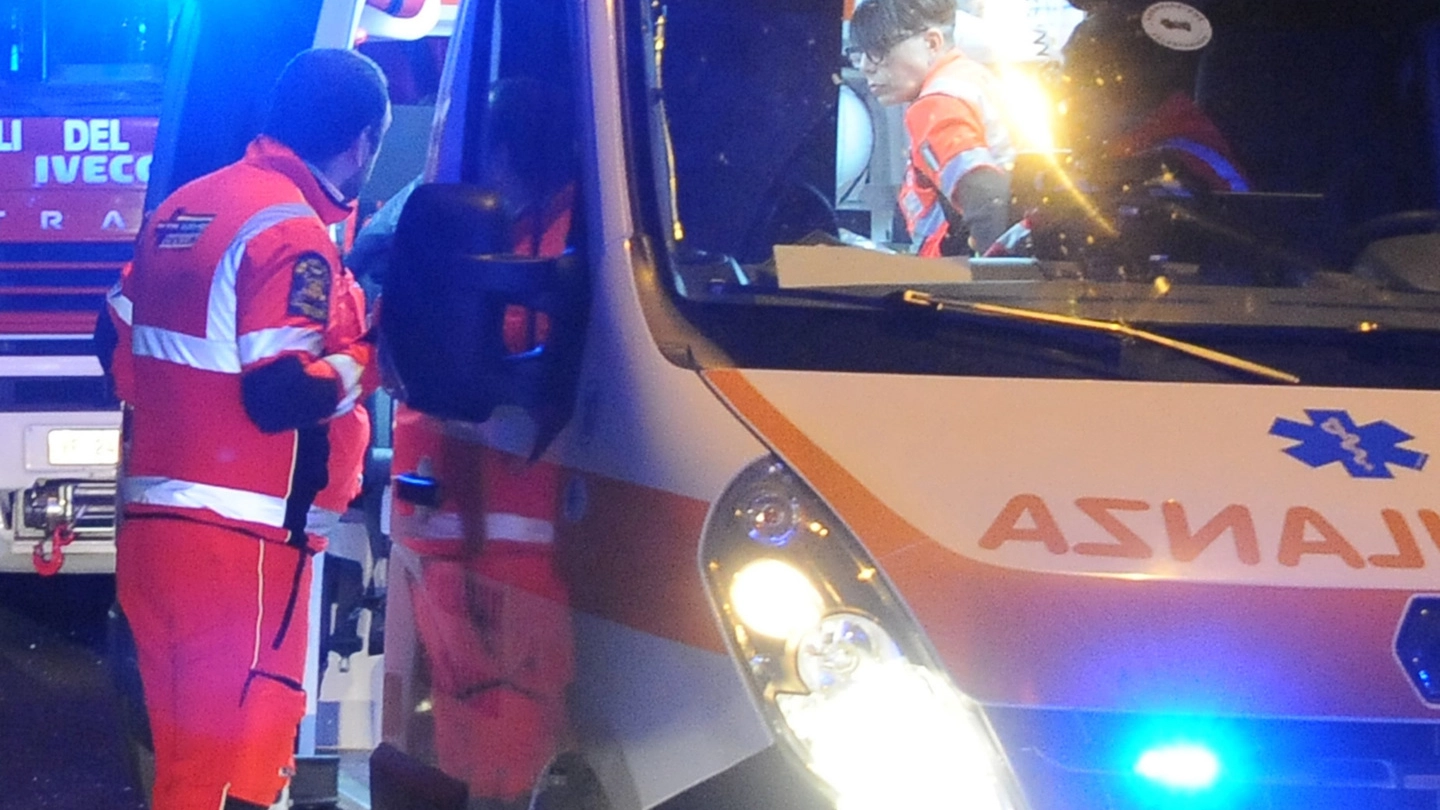 Oltre all’ambulanza anche i pompieri su luogo dell’incidente (foto archivio)
