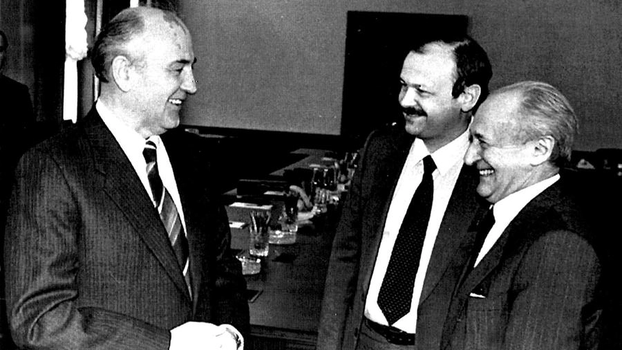 Gorbaciov con il segretario del Pci, Alessandro Natta