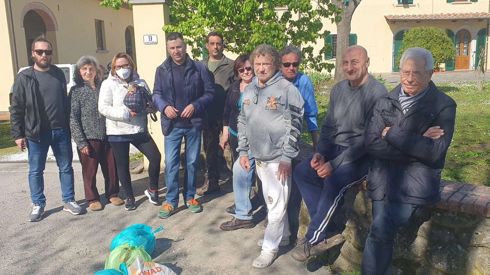 La protesta di Bottegone  "Cassonetti troppo lontani  Eppure la Tari aumenta..."