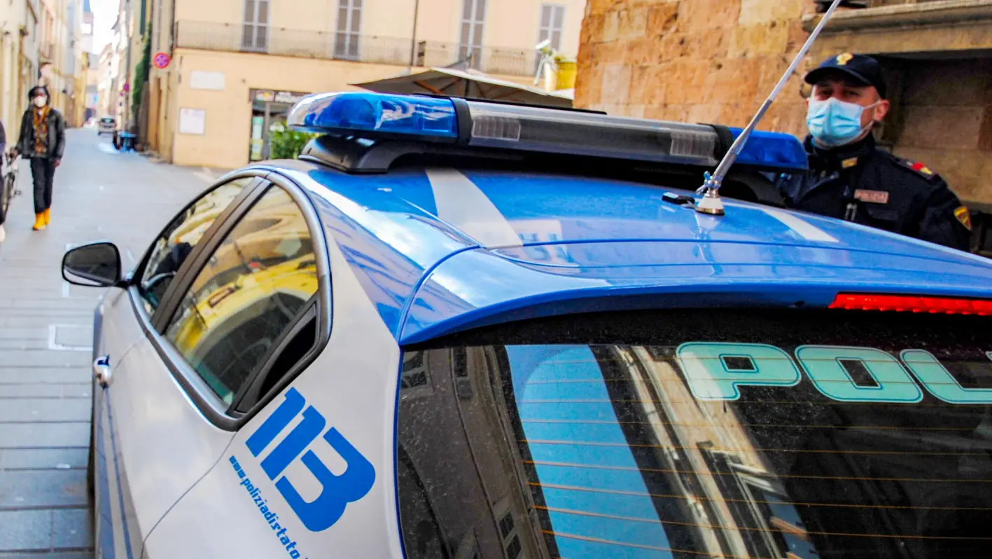 Polizia (foto archivio) Polizia (foto archivio)